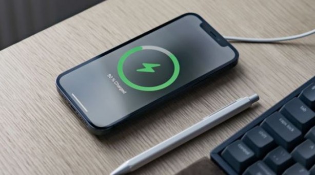 Foto - Apple'dan şarj uyarısı! iPhone’u bu şekilde şarj etmeyin