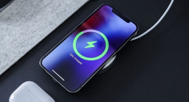 Foto - Apple'dan şarj uyarısı! iPhone’u bu şekilde şarj etmeyin