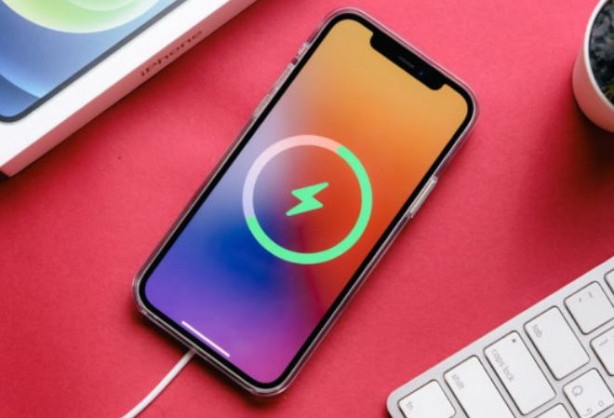 Foto - Apple'dan şarj uyarısı! iPhone’u bu şekilde şarj etmeyin