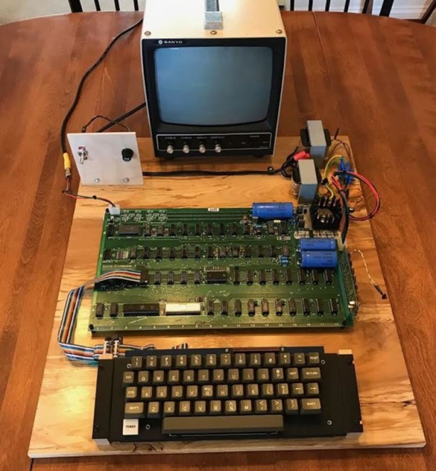 Foto - Apple’ı zirveye taşıyan bilgisayar rekor fiyata satıldı