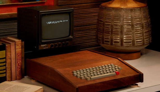 Apple’ı zirveye taşıyan bilgisayar rekor fiyata satıldı