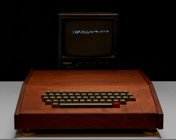 Foto - Apple’ı zirveye taşıyan bilgisayar rekor fiyata satıldı