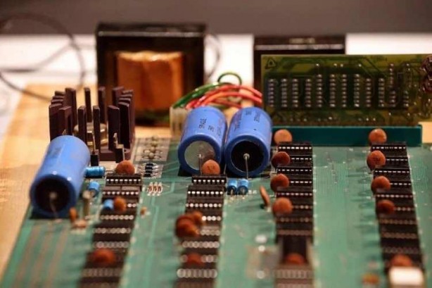 Foto - Apple’ın ilk bilgisayarı için yarışacaklar