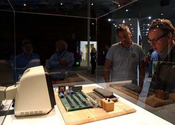 Foto - Apple’ın ilk bilgisayarı için yarışacaklar