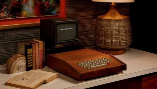 Foto - Apple'ın ilk bilgisayarı rekor fiyata satıldı