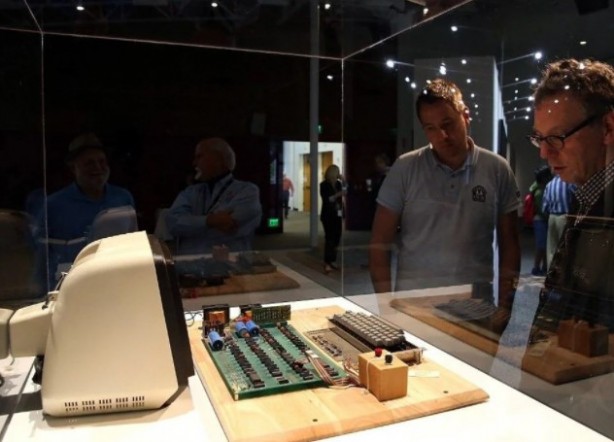 Foto - Apple'ın ilk bilgisayarı rekor fiyata satıldı