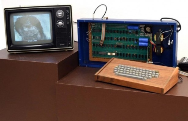 Foto - Apple'ın ilk bilgisayarı rekor fiyata satıldı