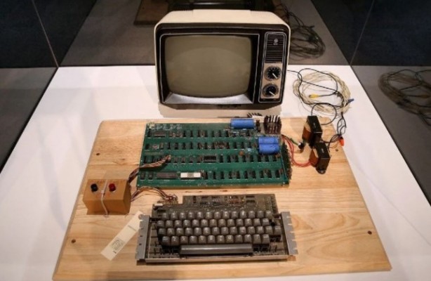 Foto - Apple'ın ilk bilgisayarı rekor fiyata satıldı