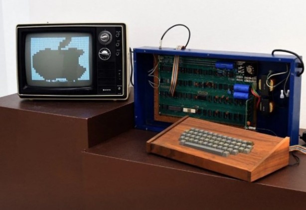 Foto - Apple'ın ilk bilgisayarı rekor fiyata satıldı