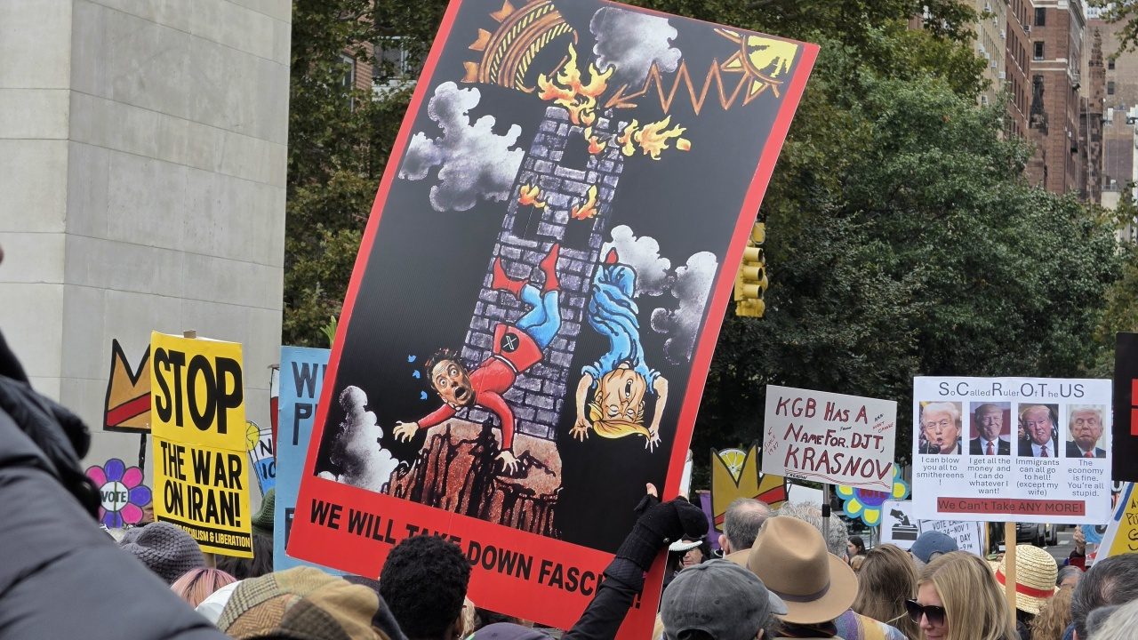 Foto - Ara seçim öncesi ABD sokakları hareketlendi! Trump karşıtlarından "Krallara Hayır" protestosu