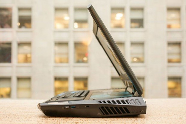 Foto - Araba fiyatına bilgisayar!