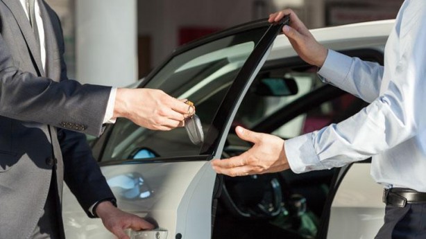 Araba fiyatlarında son dakika! Sıfır ve ikinci el arabada düşüş dalgası