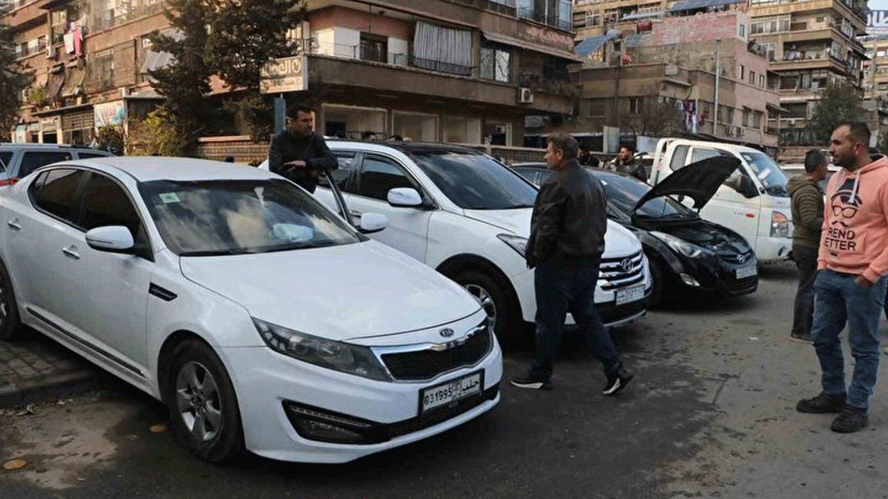 Araba fiyatlarını gören Suriyelilerin ağzı açık kaldı! Satın almaktan korkuyorlar ama sebebi sandığınız gibi değil