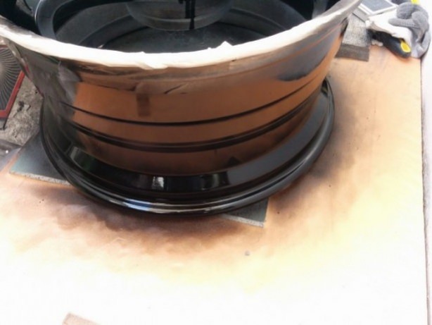 Foto - Araba jantından yaptığı şeye çok şaşıracaksınız