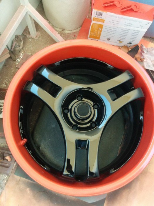 Foto - Araba jantından yaptığı şeye çok şaşıracaksınız