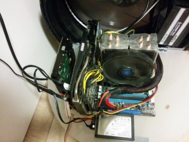 Foto - Araba jantından yaptığı şeye çok şaşıracaksınız