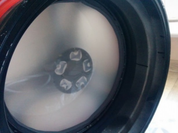 Foto - Araba jantından yaptığı şeye çok şaşıracaksınız