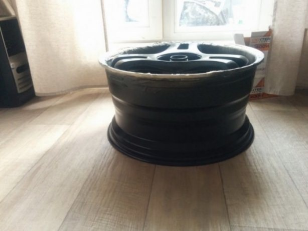 Foto - Araba jantından yaptığı şeye çok şaşıracaksınız