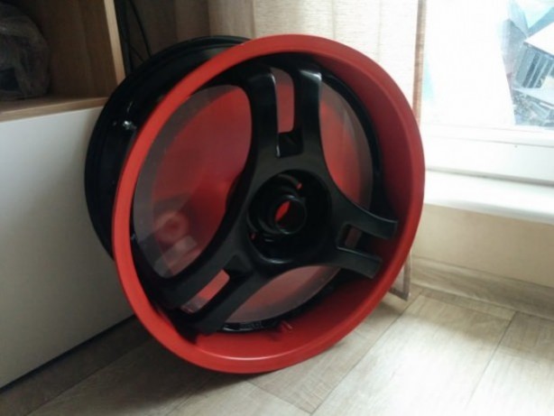 Foto - Araba jantından yaptığı şeye çok şaşıracaksınız