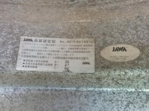 Foto - Araba jantından yaptığı şeye çok şaşıracaksınız