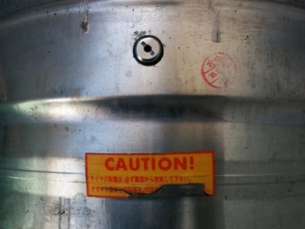 Foto - Araba jantından yaptığı şeye çok şaşıracaksınız