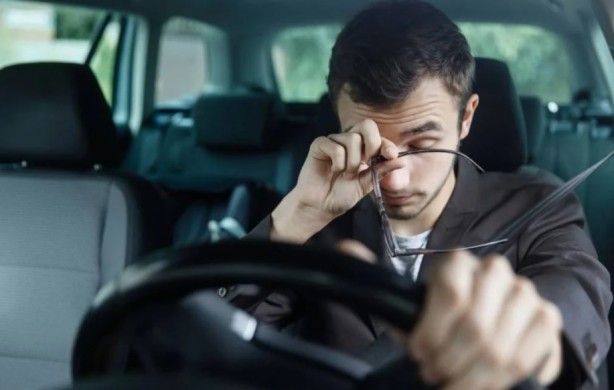 Foto - Araba kullanırken kaçınmanız gereken 20 kritik hata