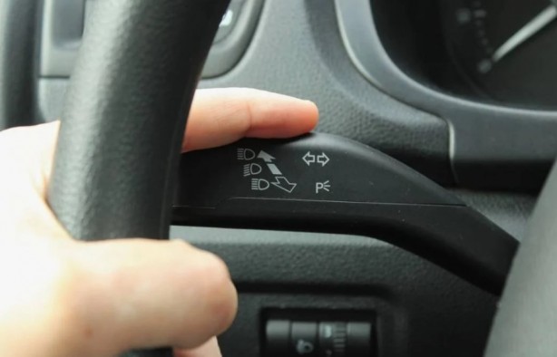 Foto - Araba kullanırken kaçınmanız gereken 20 kritik hata