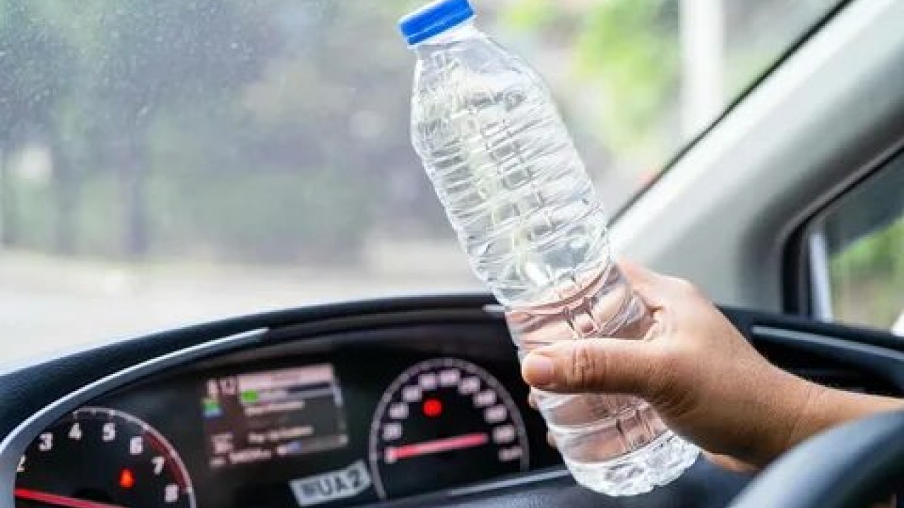 Foto - Arabada su bırakanlar dikkat! Sakın içmeyin