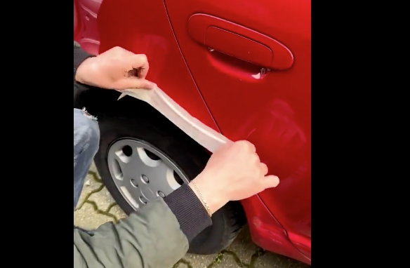 Foto - Arabanızın kaportasına muz sürün, mucizevi onarıma anında tanık olun! Çiziklerden eser kalmıyor: Kaportacıların sırrı açığa çıktı! İşte o harika yöntemin detayları