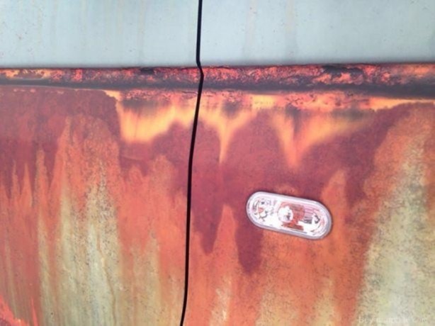 Foto - Arabası çalınmasın diye çok ilginç bir yöntem buldu!