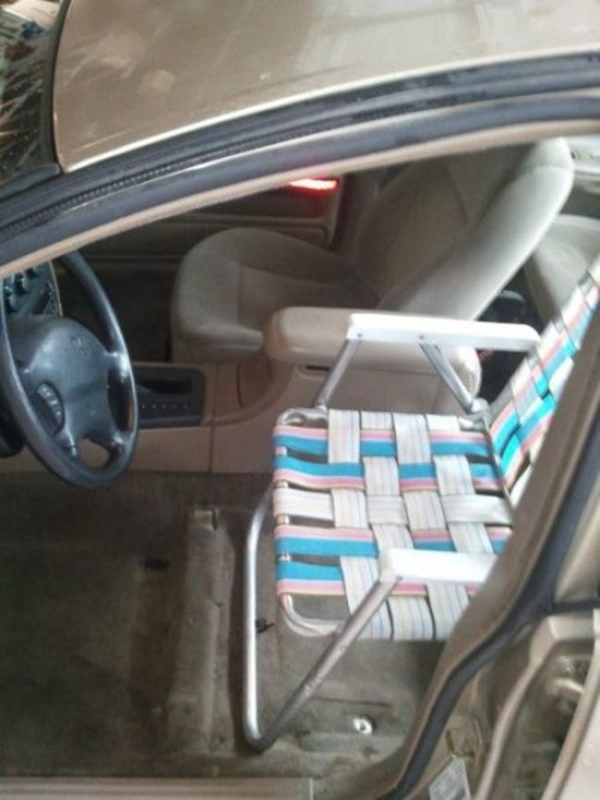 Foto - Arabasını kendi tamir eden insanların düştüğü komik durumlar