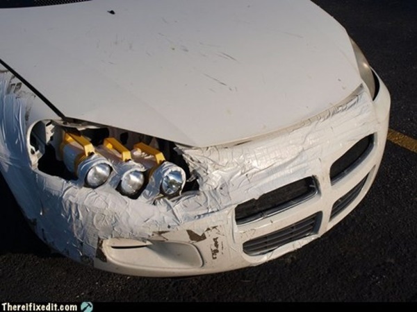 Foto - Arabasını kendi tamir eden insanların düştüğü komik durumlar