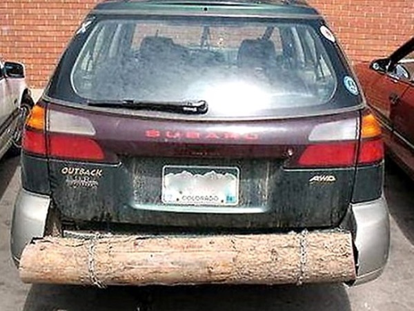 Foto - Arabasını kendi tamir eden insanların düştüğü komik durumlar