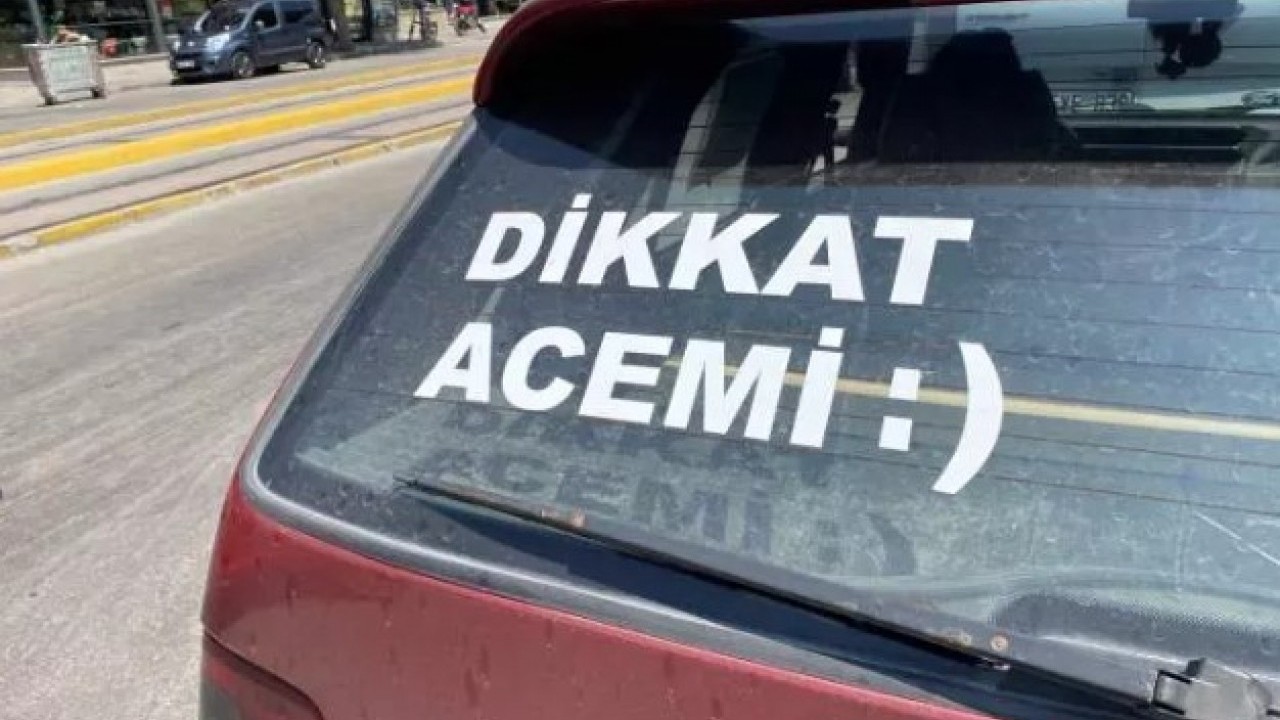 Foto - Arabaya yazdığı yazı olay oldu! Gören ondan kaçıyor