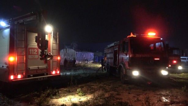 Foto - Araç bayisinde yangın: Sıfır araçlar kül oldu