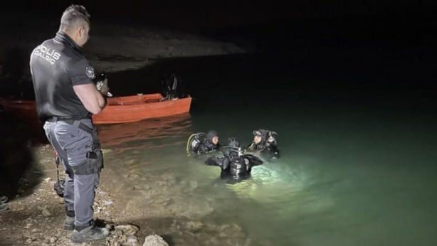 Foto - Karaman'da araç göle düştü! Sürücünün cesedine ulaşıldı