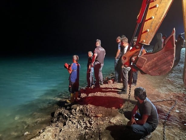 Foto - Karaman'da araç göle düştü! Sürücünün cesedine ulaşıldı
