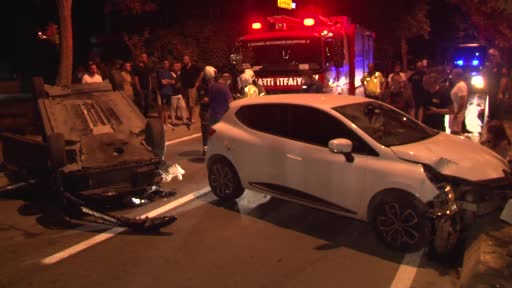 Araç karşıdan gelen otomobile çarpıp takla attı