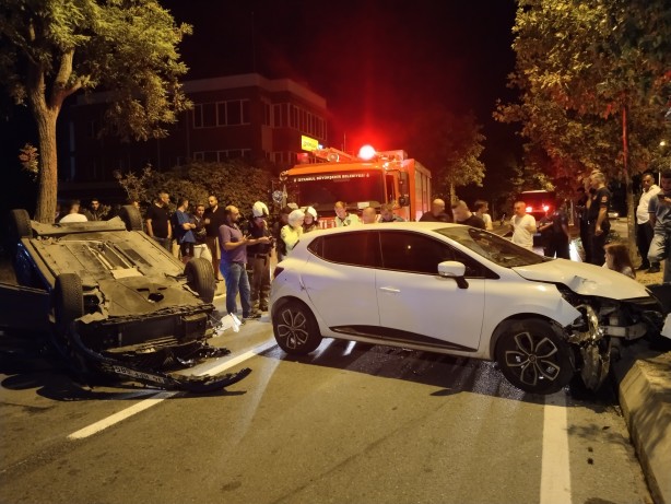 Foto - Araç karşıdan gelen otomobile çarpıp takla attı