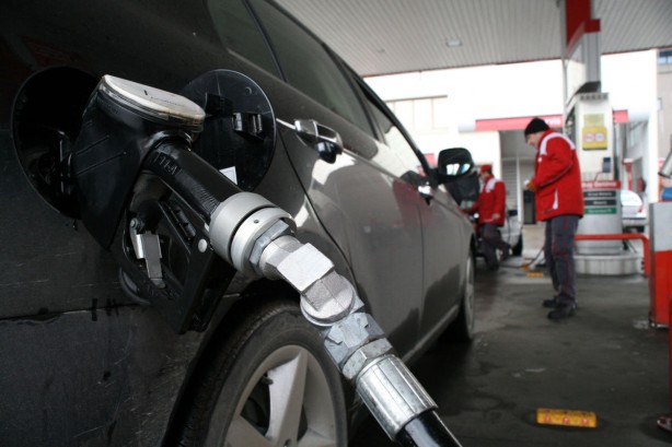 Foto - Akaryakıt aldıktan sonra kontağı çalıştırmadan önce hemen oraya bakın! Bir vatandaşın başına öyle bir şey geldi ki..