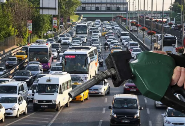Foto - Akaryakıt aldıktan sonra kontağı çalıştırmadan önce hemen oraya bakın! Bir vatandaşın başına öyle bir şey geldi ki..