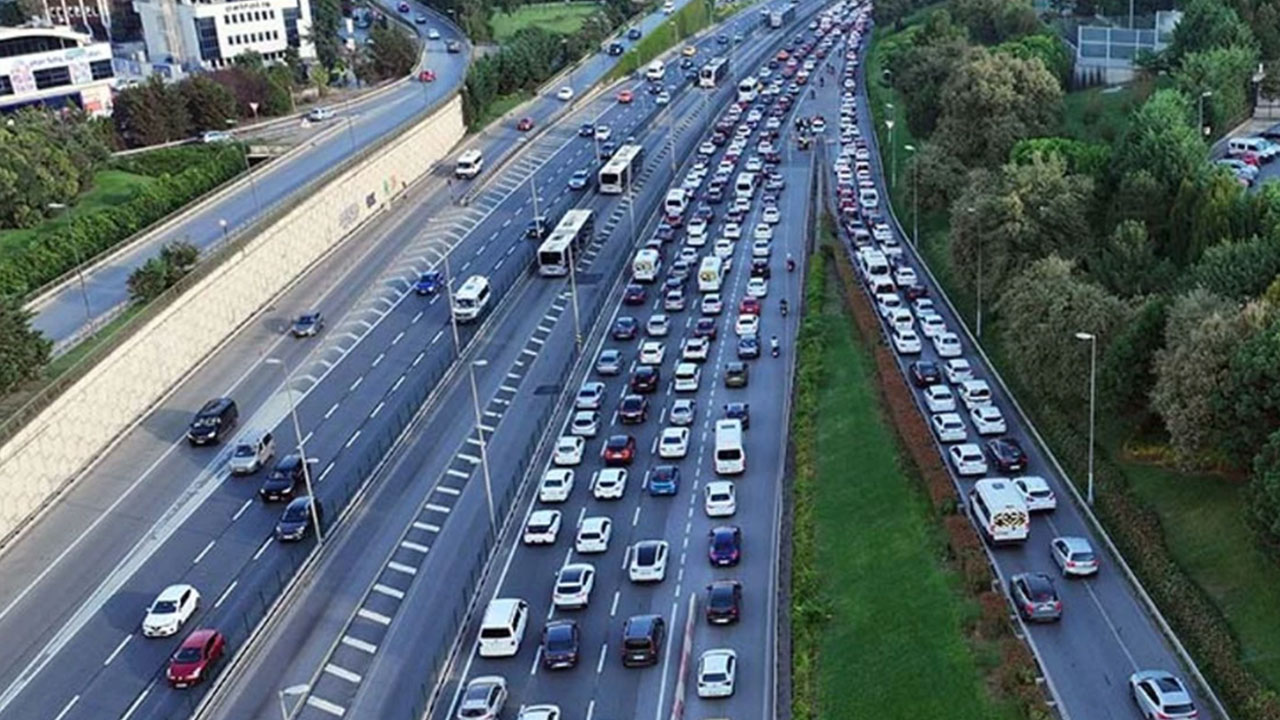 Foto - Araç sahipleri aman dikkat: Bundan sonra orta şeritten gidene ceza gelecek
