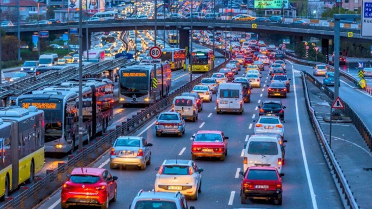 Foto - Araç sahipleri aman dikkat: Bundan sonra orta şeritten gidene ceza gelecek