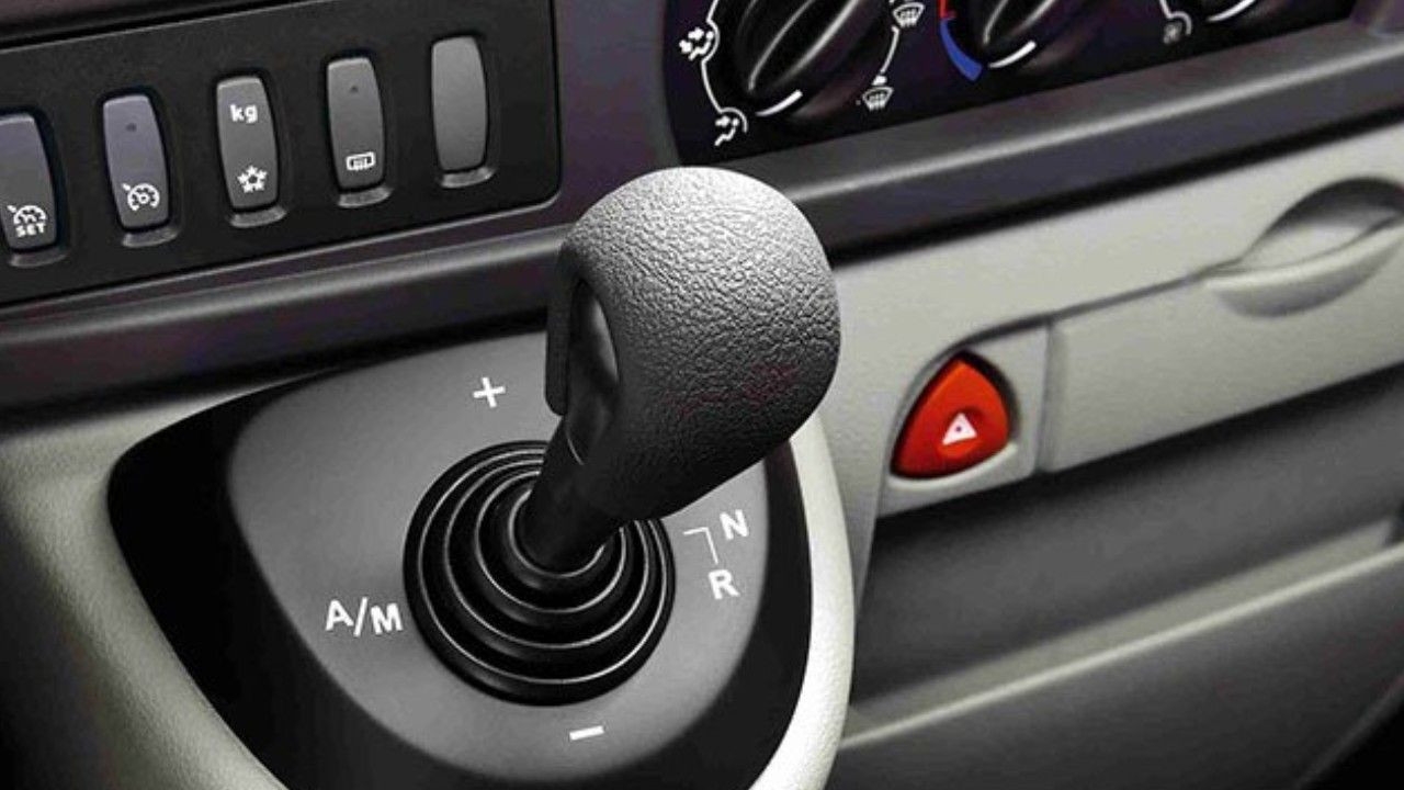 Foto - Araç sahipleri bilmeden sık sık tekrarlıyor! İşte otomobilin vitesini dağıtan 5 hata 