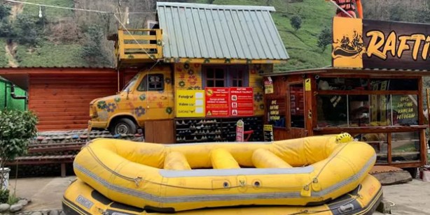 Foto - Araç sahipleri bu habere dikkat: Görenleri şaşırtan araç! Kamyonetini 'otel odası'na çevirdi...