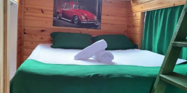 Foto - Araç sahipleri bu habere dikkat: Görenleri şaşırtan araç! Kamyonetini 'otel odası'na çevirdi...