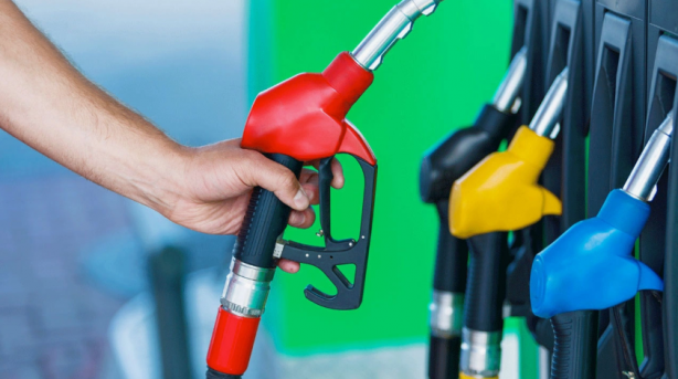 Araç sahipleri bu kez bayram edecek! Akaryakıt fiyatlarına dev indirim geliyor