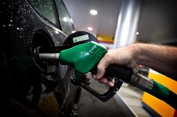 Foto - Araç sahipleri çok üzülecek! Canlı yayında akaryakıt fiyatlarıyla ilgili kötü haberi 'maalesef' diyerek duyurdu