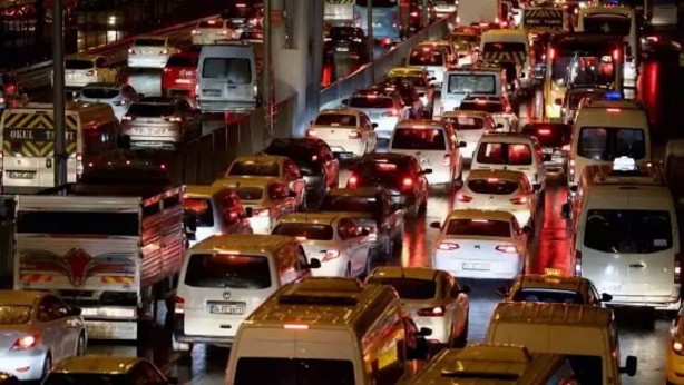 Foto - Araç sahipleri dikkat! 2024 yılı Motorlu Taşıtlar Vergisi (MTV) belli oldu! Hangi araç kaç TL MTV ödeyecek?