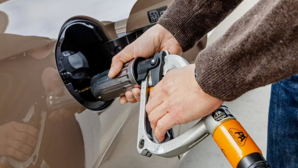 Foto - Araç sahiplerine bayram öncesi büyük müjde! Akaryakıt fiyatlarına 'yok artık' dedirten indirim geliyor